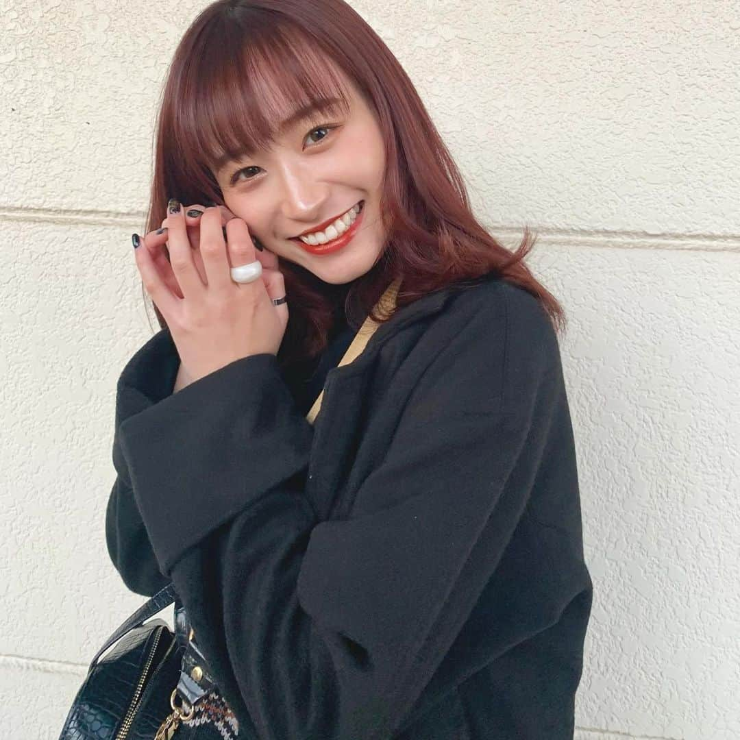 鈴木えりかのインスタグラム：「あけましておめでとうございます🐮🌅 はっぴーな一年になるよーにがんばろー！ ひさびさにカラコン入れたくなって3年振りくらいに装着してみた🙊🖤」