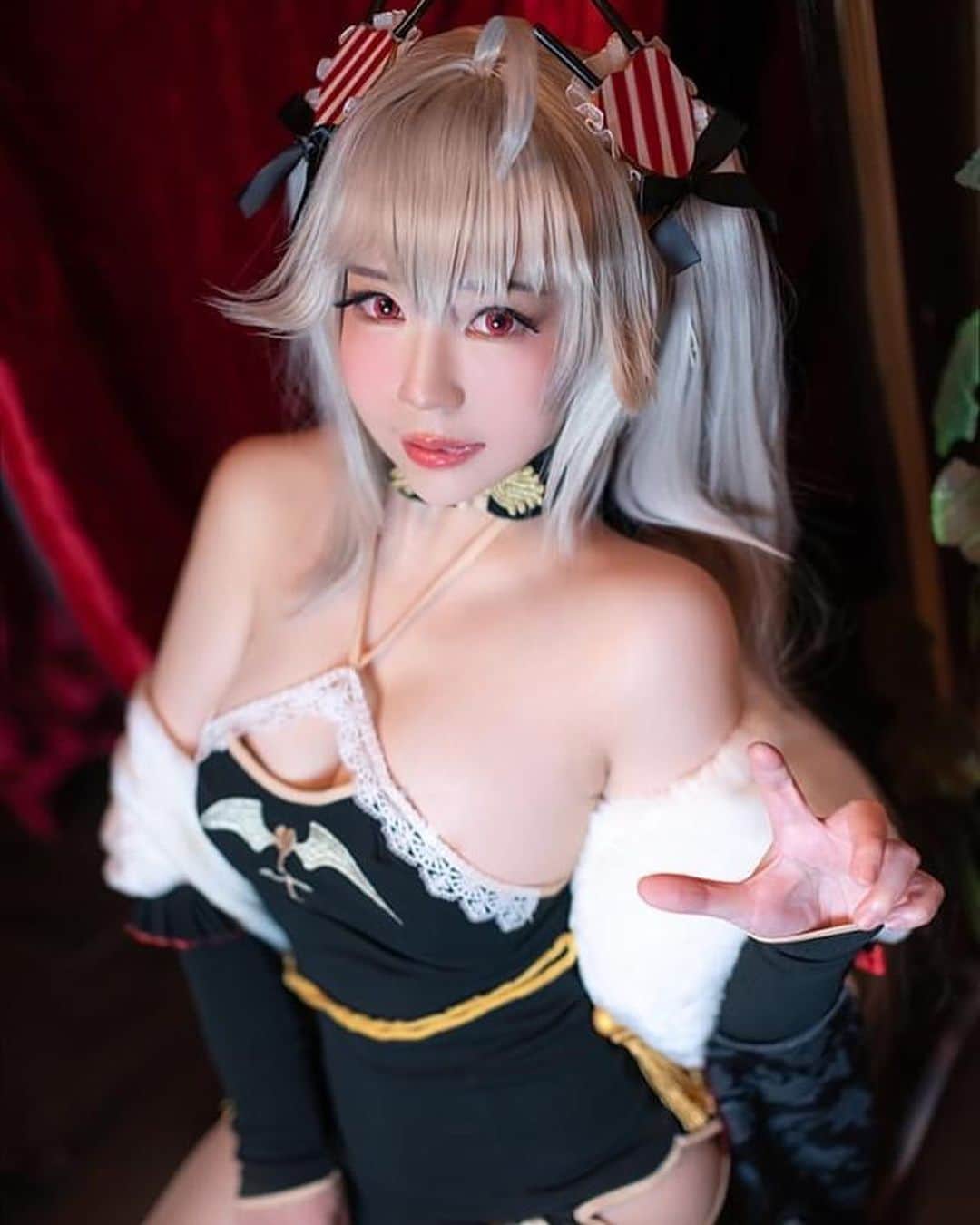 千尋のインスタグラム：「新年快樂!!! Happy new year!2021 2021年還請多指教  大家還記得12/25填寫的聖誕節問卷嗎 本來預計25號的IG直播會改至  ***1/2 晚間21:00***** I*****G直播*****  有空的可以來看喔!!!!」