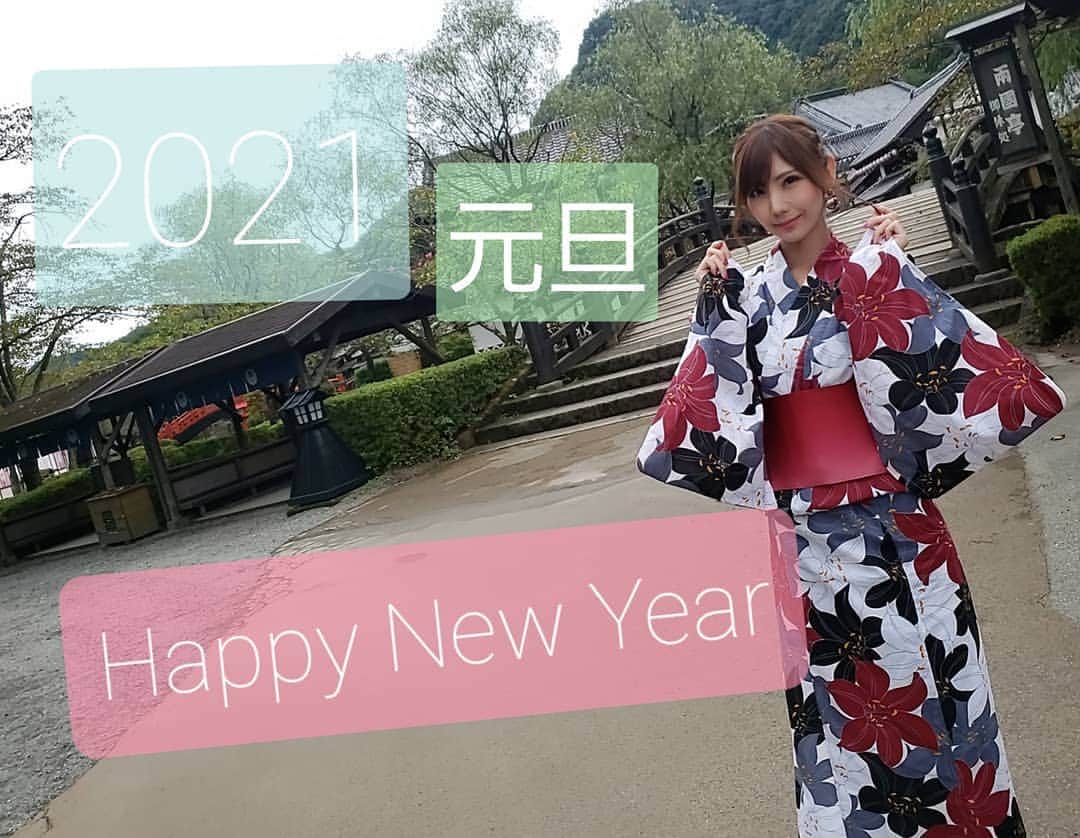 のインスタグラム：「あけましておめでとうございます♪ みなさんお正月同お過ごしですか？  私は毎年美味しいものをお腹いっぱい食べるお正月を過ごしてます♡  今年も皆さんにたくさんのHappyがありますように✨ 2021年もよろしくお願いしますーの(｡˃ ᵕ ˂ )🎉  #元旦 #着物 #model #racequeen #camera #photograph #mc #レースクイーン #モデル #コス #ヘア #style #Japanesegirl #角色扮演 #闲置 #아이돌 #모델 #코스프레 #그라비아 #anime」