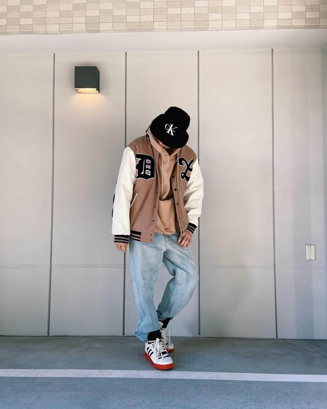 のインスタグラム：「Happy NEW YEAR!!  Daily coordination 17 ...  #buckethat @calvinklein   #jacket  @dualism_dl_official   #hoodie @dualism_dl_official   #pants @beams_official   #shoes  @adidasy3  @yohjiyamamotoofficial   #coordinate #fasion #street  #happynewyear」