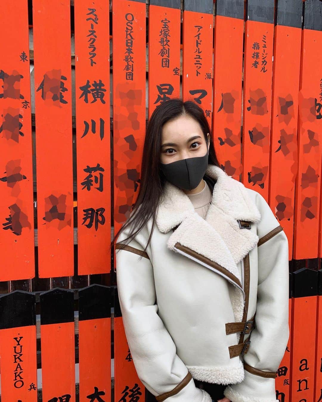 横川莉那のインスタグラム：「. 明けましておめでとうございます⛩🐮 車折神社、芸能神社に行って参りました⭐️ 本年も宜しくお願い致します！ . . #車折神社#芸能神社 #京都#元旦#お正月 #たくさんいい報告ができるように頑張ります☺︎」