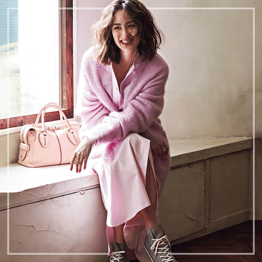 のインスタグラム：「#CLASSYコーデ図鑑 【モテる #ふわふわニット コーデ💐】 . 毎年買いたくなる、とにかく可愛いふわふわニット。 でも、大人女子が着ると「なんだかイタく見えてしまうかも…」 なんて不安になる経験はありませんか？  そこで今回は、大人っぽく着こなせるニットコーデをご紹介します。 ハンサム派の方も、要チェックです！ . #classymagazine #classyonline  #classyファッション #ファッション #コーディネート #今日のコーデ #今日の服装  #着回しコーデ  #通勤コーデ #通勤服 #オフィスカジュアル #休日コーデ  #ニットコーデ #モヘアニット  #シャギーニット #モテニット #アラサーコーデ #冬コーデ #冬服コーデ #モテコーデ #デートコーデ」
