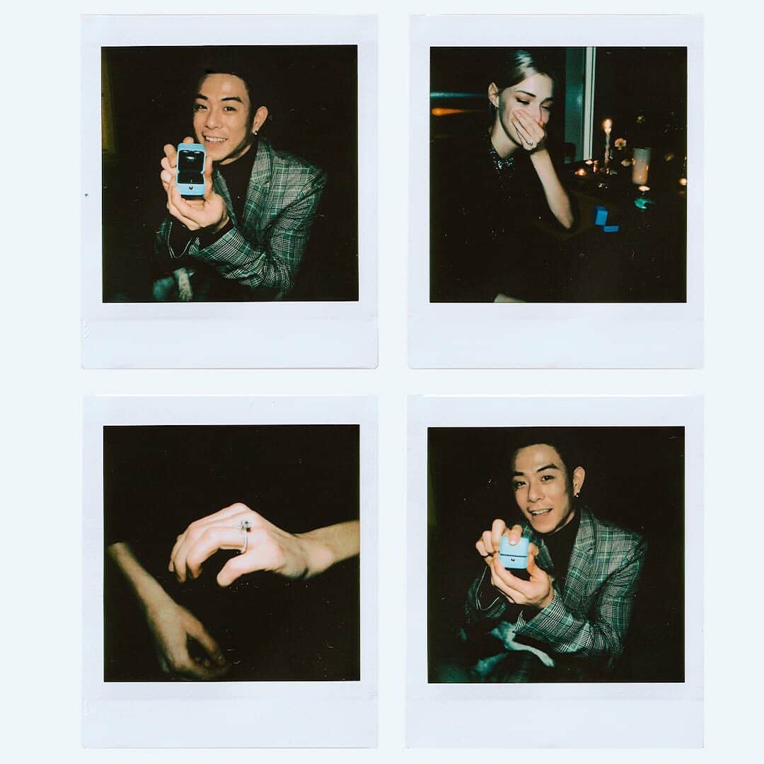 ステファニー・ミチョヴァのインスタグラム：「I’m so excited and happy to start 2021 with so much happiness and love ❤️💍 새 해 복 많이 받으세요 ❤️ 2021년 기대돼요 @realisshoman 사랑해요」