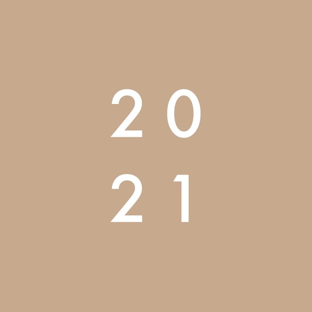 ブリーのインスタグラム：「Are you ready for a new chapter? Happy new year everyone!  . . .  #newyear #breesince1970 #madetomakeadifference #breevolution #handbags #leatherbags #purequality #purefashion #sustainablefashion」