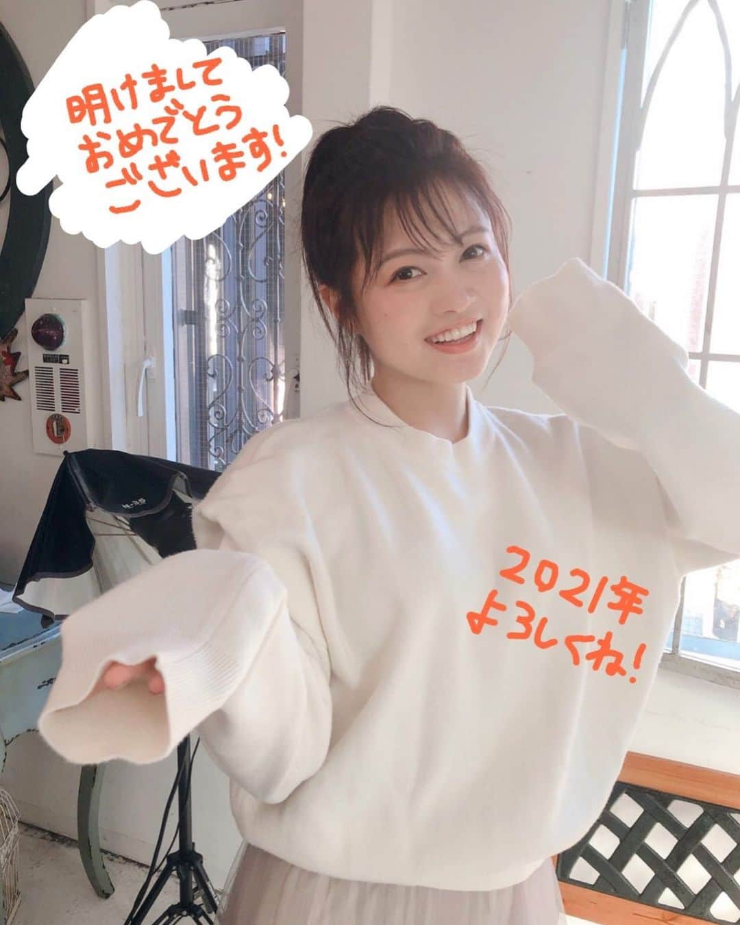 鈴木このみのインスタグラム：「明けましておめでとうございます！  2020年貰った力を、自分らしく、歌で返していきたいです。前へ前へ、大きな夢に向かう1年にします。 2021年もどうぞ宜しくお願い致します！  A Happy New Year to All! I have received your massive support that I know, I will give you guys back with my songs and also getting forward to myself and chasing my dreams this year.  Please keep in touch 2021!!!」