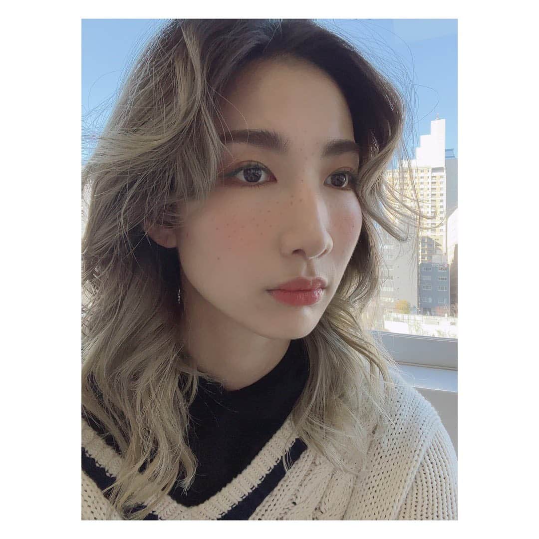 中嶋イッキュウのインスタグラム：「二〇二一 新アー写 みてね❤️ そばかす 🐮🐮🐮」