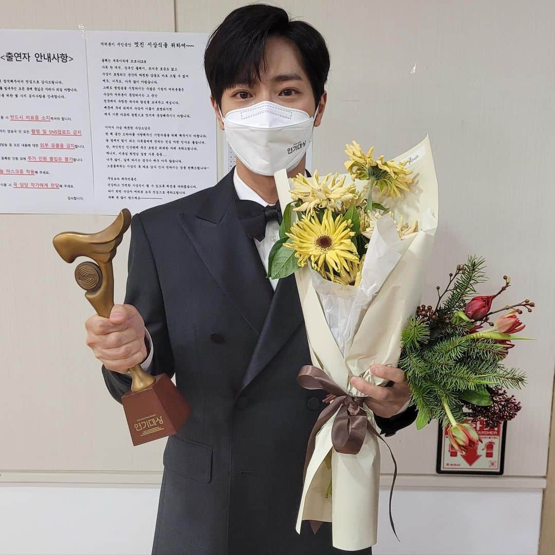 イ・サンヨプのインスタグラム：「#고맙습니다 2」