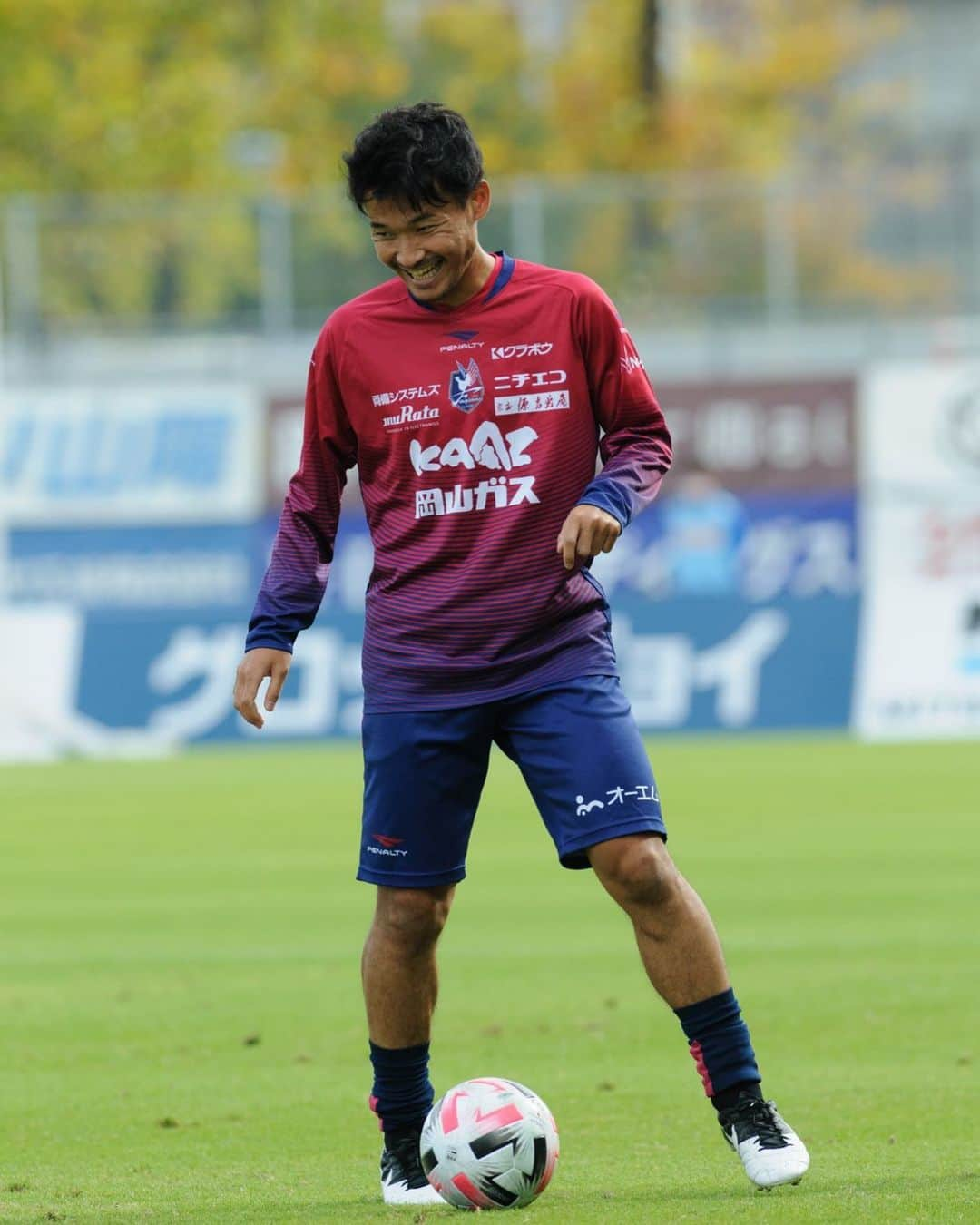 喜山康平のインスタグラム：「㊗️新年明けましておめでとうございます🎍  コロナで世の中が大変な中、サッカーができることに感謝して、どんな時でも応援してくれる方達に勇気やチカラを与えられるように頑張っていきたいと思います💪🏼  今年もよろしくお願いします⚽️✨  #happynewyear #2021 #元日 #喜山康平」