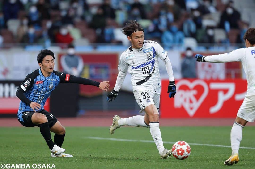 ガンバ大阪さんのインスタグラム写真 - (ガンバ大阪Instagram)「﻿ 天皇杯 ＪＦＡ 第１００回全日本サッカー選手権大会﻿ 決勝﻿ 🆚川崎フロンターレ﻿ ﻿ 元日の #国立競技場 で幕を開けたガンバの２０２１年。 #天皇杯 のタイトルを懸け、リーグ王者・川崎Ｆに挑む。川崎Ｆにボールを握られ守勢に回る時間が続くも、スコアレスで試合を折り返す。しかし、後半の勝負どころで失点を許すと、最後まで川崎Ｆゴールをこじ開けることができず０ー１で敗戦。２０１５年以来となる #天皇杯 のタイトル獲得はならなかった。﻿ ﻿ #GAMBAISM #ガンバ大阪 ﻿ #GAMBAOSAKA #ガンバ写真部 ﻿ #Jリーグ #jleague #パナスタ」1月1日 19時26分 - gambaosaka_official