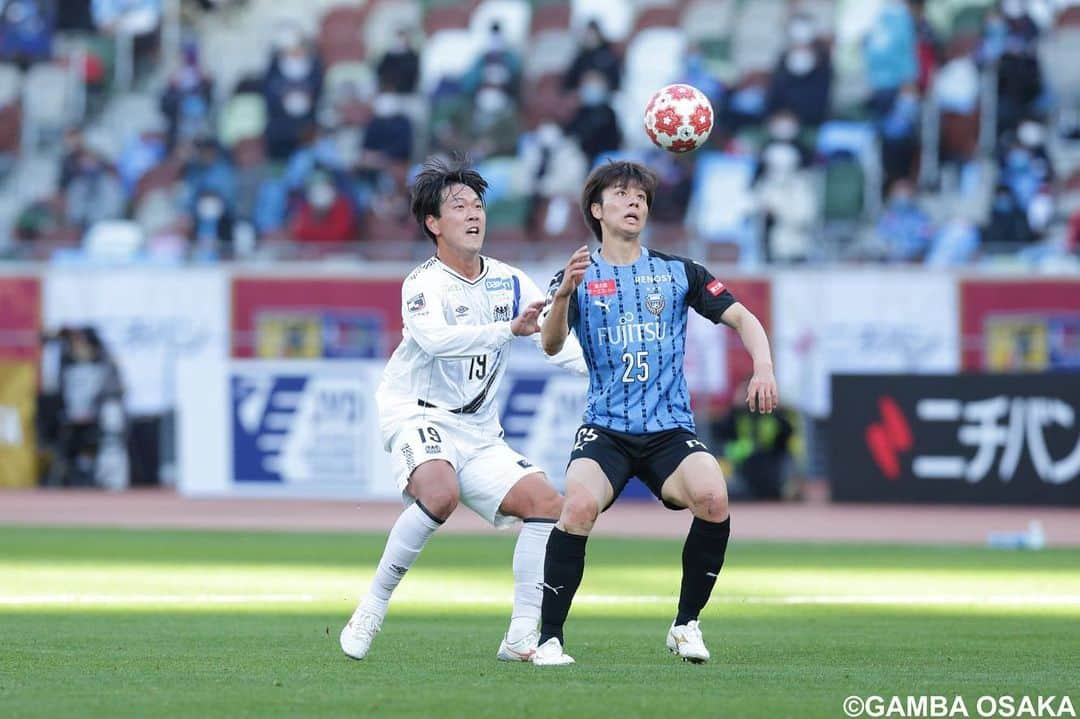 ガンバ大阪さんのインスタグラム写真 - (ガンバ大阪Instagram)「﻿ 天皇杯 ＪＦＡ 第１００回全日本サッカー選手権大会﻿ 決勝﻿ 🆚川崎フロンターレ﻿ ﻿ 元日の #国立競技場 で幕を開けたガンバの２０２１年。 #天皇杯 のタイトルを懸け、リーグ王者・川崎Ｆに挑む。川崎Ｆにボールを握られ守勢に回る時間が続くも、スコアレスで試合を折り返す。しかし、後半の勝負どころで失点を許すと、最後まで川崎Ｆゴールをこじ開けることができず０ー１で敗戦。２０１５年以来となる #天皇杯 のタイトル獲得はならなかった。﻿ ﻿ #GAMBAISM #ガンバ大阪 ﻿ #GAMBAOSAKA #ガンバ写真部 ﻿ #Jリーグ #jleague #パナスタ」1月1日 19時26分 - gambaosaka_official