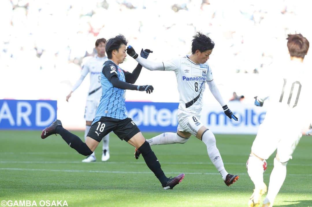 ガンバ大阪さんのインスタグラム写真 - (ガンバ大阪Instagram)「﻿ 天皇杯 ＪＦＡ 第１００回全日本サッカー選手権大会﻿ 決勝﻿ 🆚川崎フロンターレ﻿ ﻿ 元日の #国立競技場 で幕を開けたガンバの２０２１年。 #天皇杯 のタイトルを懸け、リーグ王者・川崎Ｆに挑む。川崎Ｆにボールを握られ守勢に回る時間が続くも、スコアレスで試合を折り返す。しかし、後半の勝負どころで失点を許すと、最後まで川崎Ｆゴールをこじ開けることができず０ー１で敗戦。２０１５年以来となる #天皇杯 のタイトル獲得はならなかった。﻿ ﻿ #GAMBAISM #ガンバ大阪 ﻿ #GAMBAOSAKA #ガンバ写真部 ﻿ #Jリーグ #jleague #パナスタ」1月1日 19時26分 - gambaosaka_official