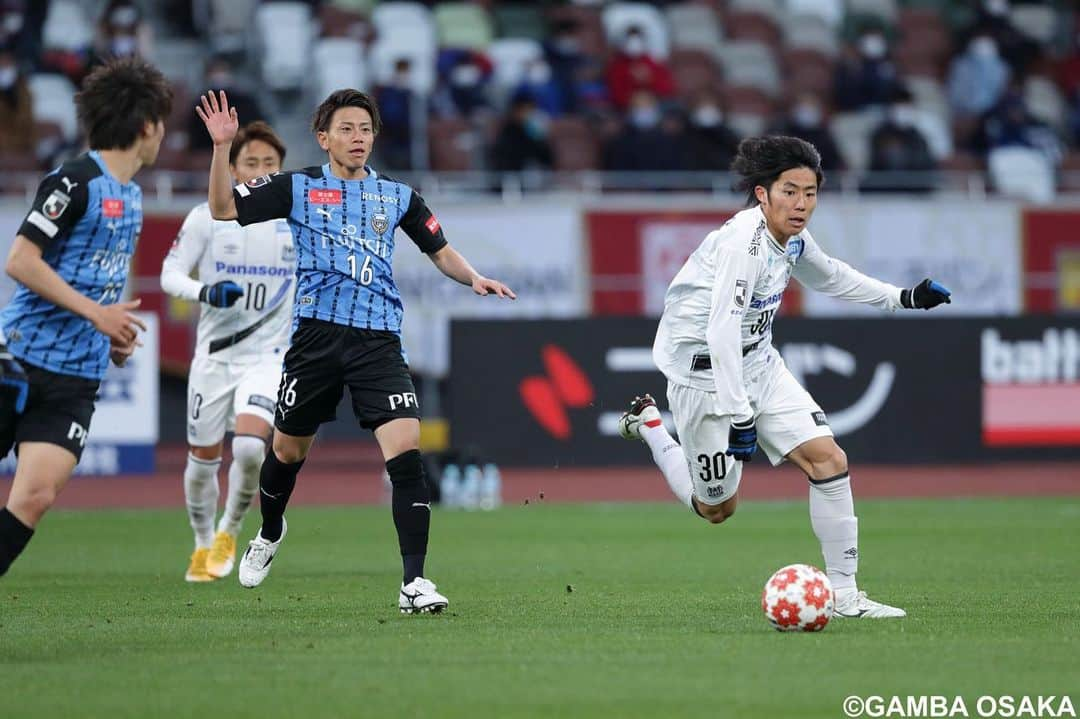 ガンバ大阪さんのインスタグラム写真 - (ガンバ大阪Instagram)「﻿ 天皇杯 ＪＦＡ 第１００回全日本サッカー選手権大会﻿ 決勝﻿ 🆚川崎フロンターレ﻿ ﻿ 元日の #国立競技場 で幕を開けたガンバの２０２１年。 #天皇杯 のタイトルを懸け、リーグ王者・川崎Ｆに挑む。川崎Ｆにボールを握られ守勢に回る時間が続くも、スコアレスで試合を折り返す。しかし、後半の勝負どころで失点を許すと、最後まで川崎Ｆゴールをこじ開けることができず０ー１で敗戦。２０１５年以来となる #天皇杯 のタイトル獲得はならなかった。﻿ ﻿ #GAMBAISM #ガンバ大阪 ﻿ #GAMBAOSAKA #ガンバ写真部 ﻿ #Jリーグ #jleague #パナスタ」1月1日 19時26分 - gambaosaka_official