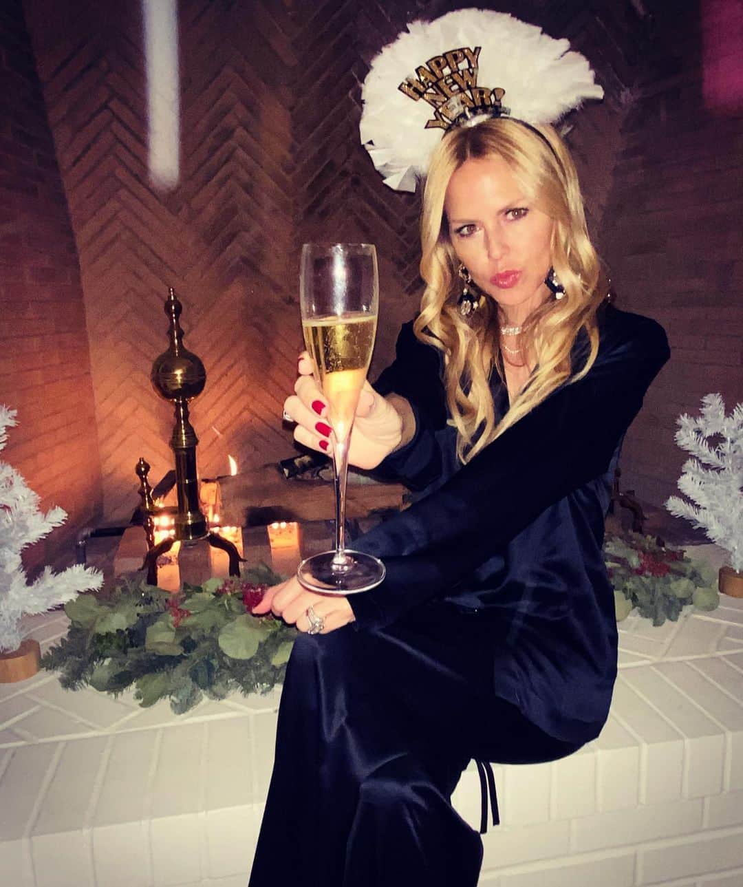 レイチェル・ゾーのインスタグラム：「And here we are #2021 🍾🥂 #letsdothis 💋 xoRZ」