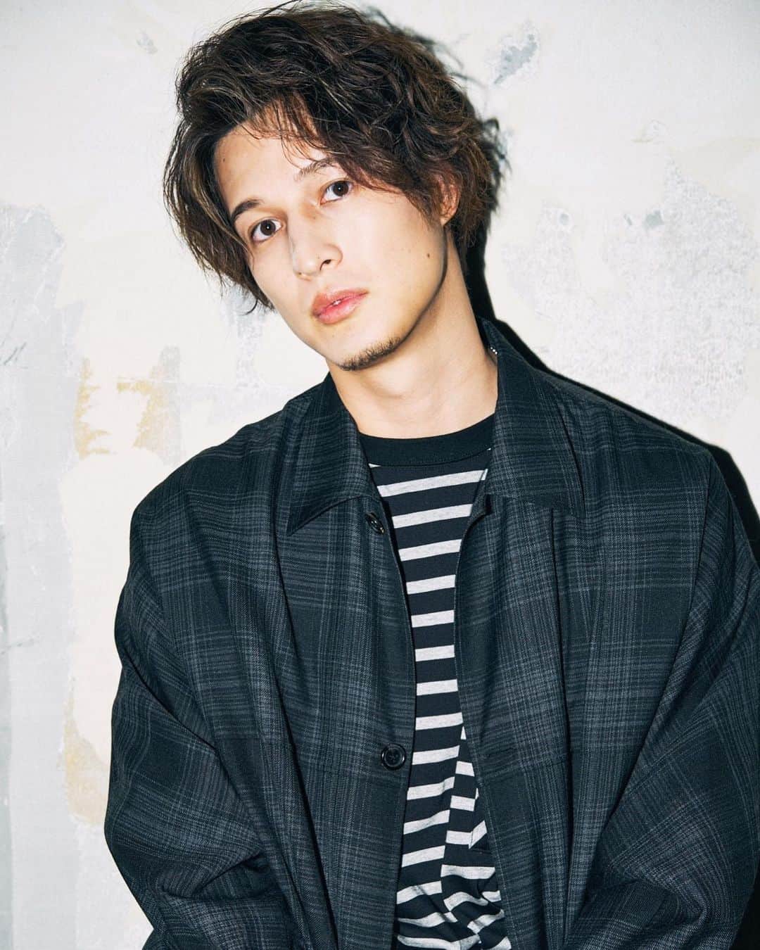 シュネルのインスタグラム：「あけましておめでとう！  ２０２１年1発目のインスタ投稿はカレンダーのオフショット  #fashion #style #ootd #シュネルグラム」