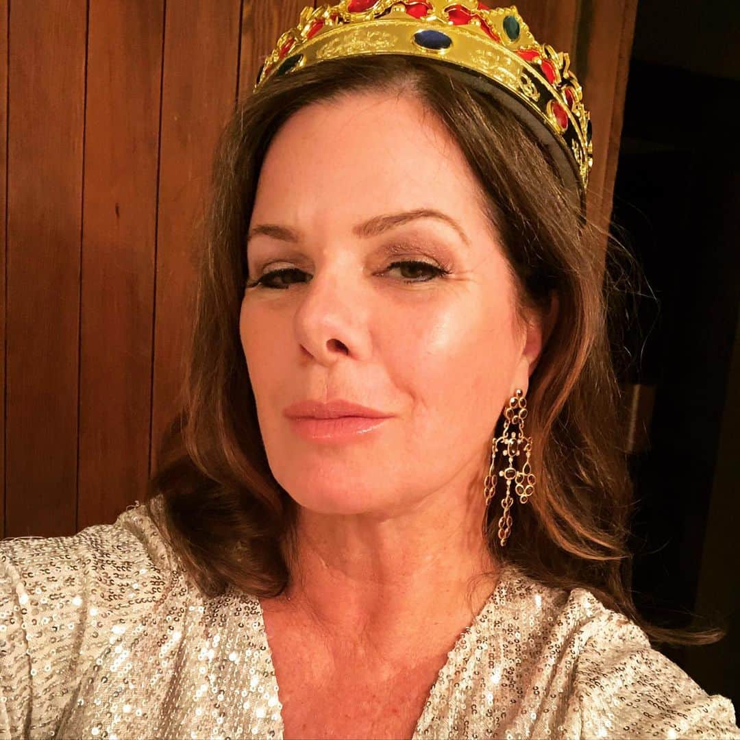 マーシャ・ゲイ・ハーデンのインスタグラム：「Going into 2021 as my OWN monarch!  Be kind. Reach out. Persevere. Love yourself. Share your struggles.  Have black eyed peas tomorrow for good luck!! Southern tradition! Good friggin bye bye 2020.  Did enjoy my family time tho!  Bless all QUEENS!」