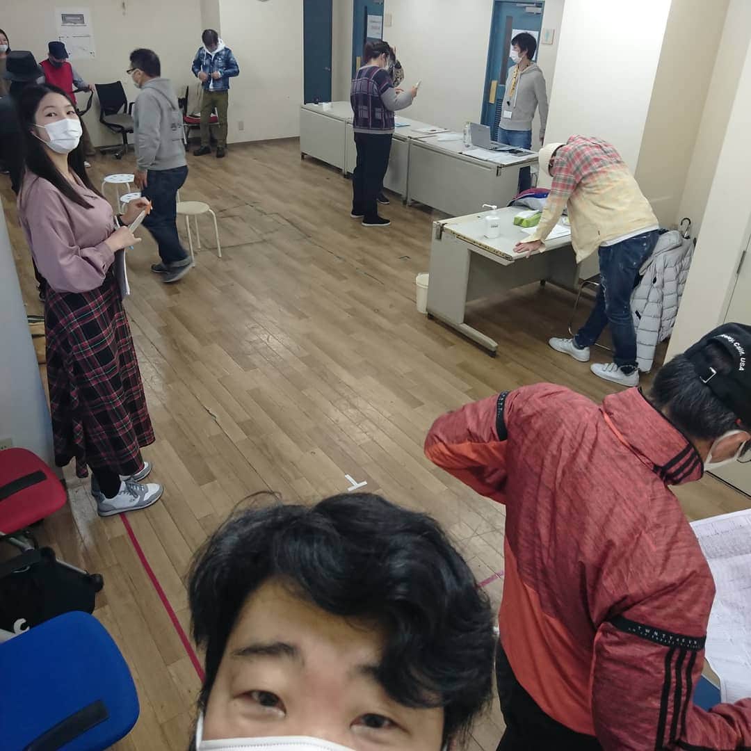 安尾信乃助さんのインスタグラム写真 - (安尾信乃助Instagram)「喪中につき、新年の挨拶をひかえさせていただきます。 本年もよろしくお願いいたします  か？ 1月2日、3日は神戸国際で新喜劇でございます。  #2021 #吉本新喜劇 #よしもと新喜劇 #安尾信乃助 #」1月1日 10時50分 - shinnosukeyasuo