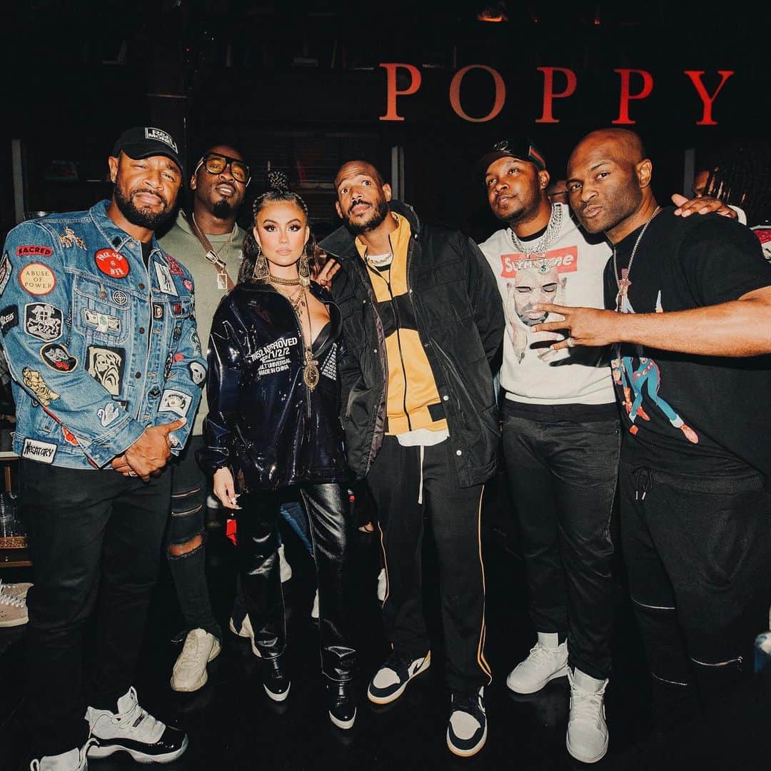 アグネス・モニカのインスタグラム：「Can’t wait for NYE next year where we can actually go out of our living room 😅😂 to celebrate NYE! 2021 u gotta do better 😎  #someshitihaventposted #AGNEZMO #DiamondsLaunchParty #singlereleaseparty」