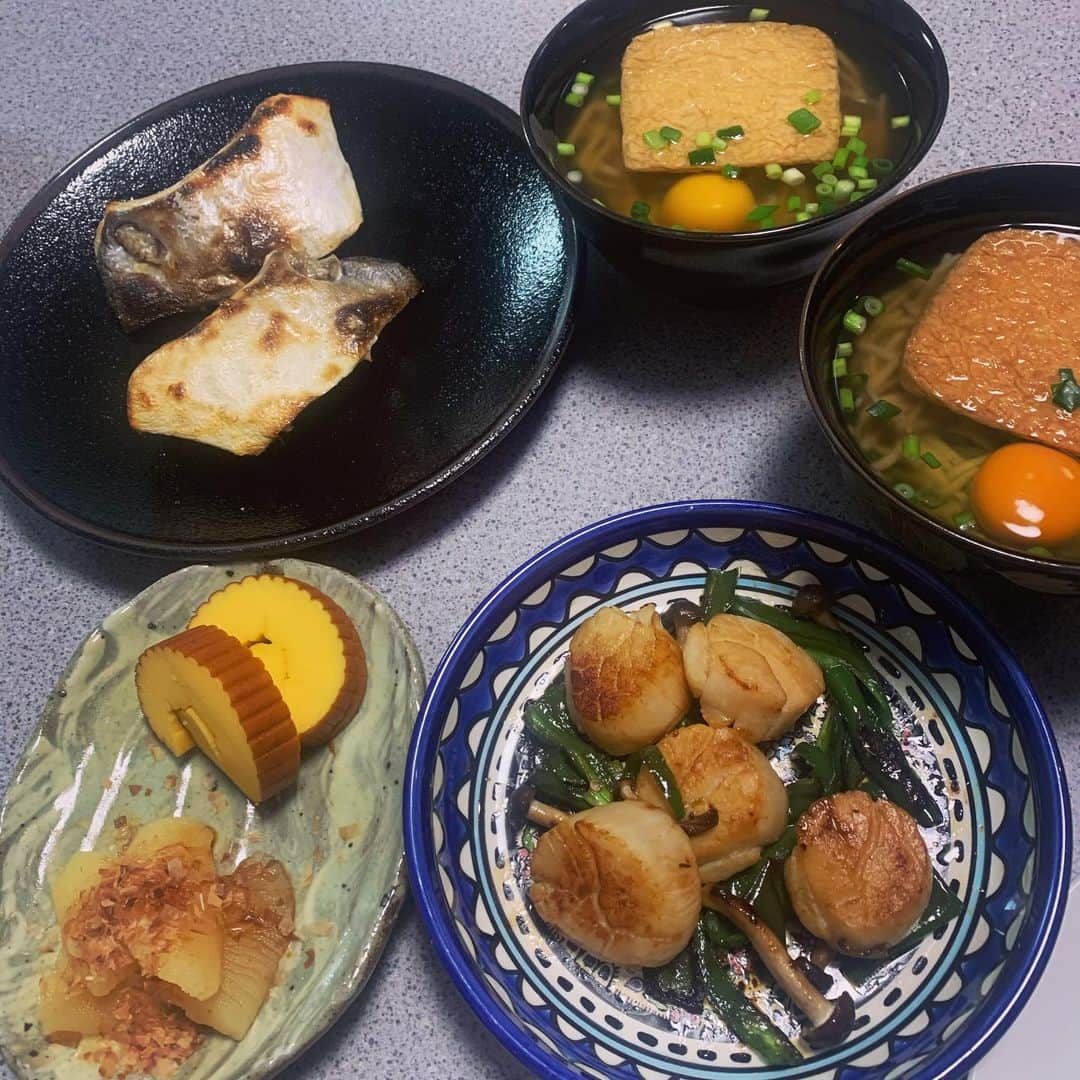 田中良子さんのインスタグラム写真 - (田中良子Instagram)「明けましておめでとうございます🎍✨  昨晩はお父さんと二人で年越し蕎麦食べてお正月を迎えました🌞  2021年もわたしらしく。 今年も宜しくお願いします⛩👏☺️」1月1日 10時55分 - tanakaryoko102