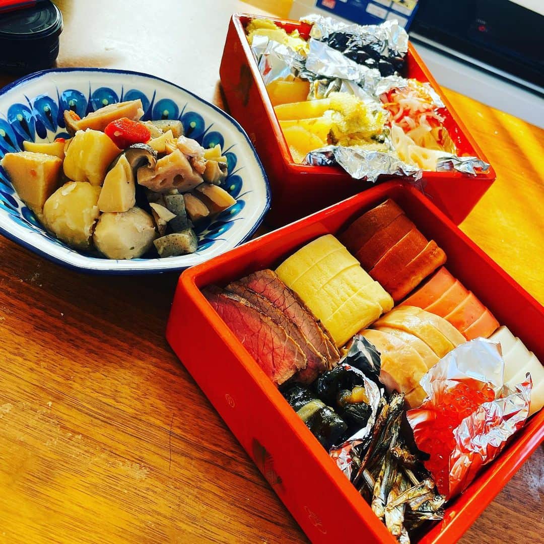 日暮愛葉さんのインスタグラム写真 - (日暮愛葉Instagram)「明けましておめでとう🎍🌅御座います！ 昨年に続き大変な年になりそうですが みなさん心身共に健やかに参りましょう！ サバイブ！ 今年もよろしくお願いします🤲」1月1日 10時59分 - aiha_higurashi