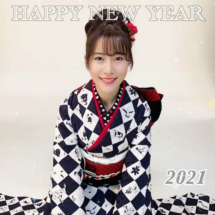 高木由麻奈のインスタグラム：「あけましておめでとうございます🐄🖤🤍  今年もよろしくお願いいたします✨ 良い一年にしましょう!  #岐阜スズキ #初売り #suzuki #広告 #centraljapan #セントラルジャパン #新年 #2021」