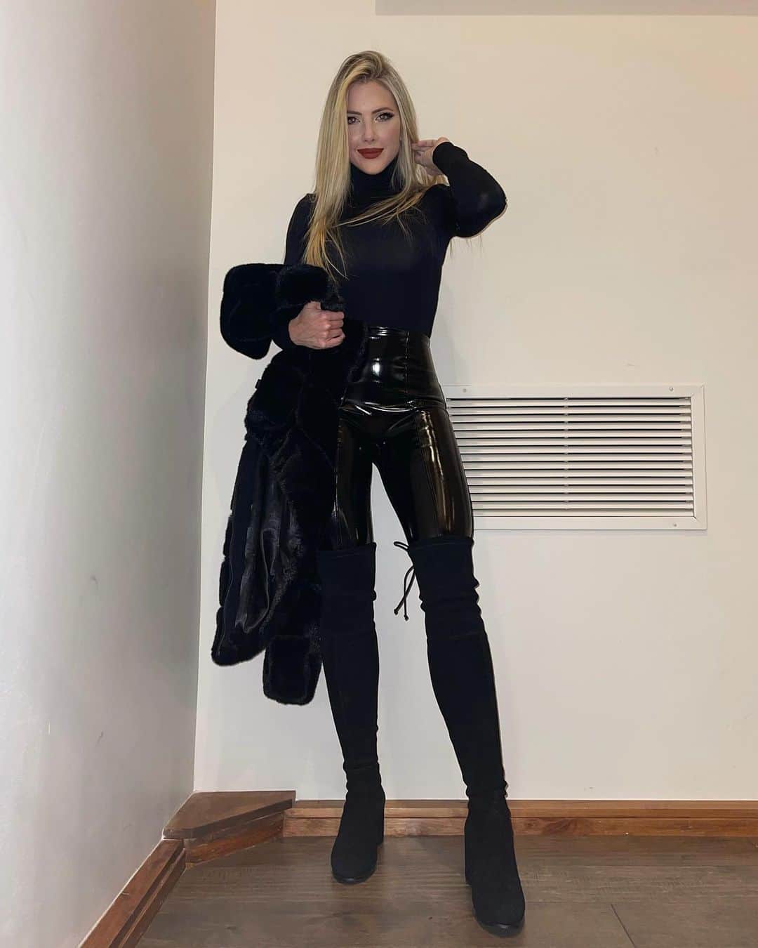 Sascha Barbozaのインスタグラム：「Lista para recibir el año! ✨🙌🏼」