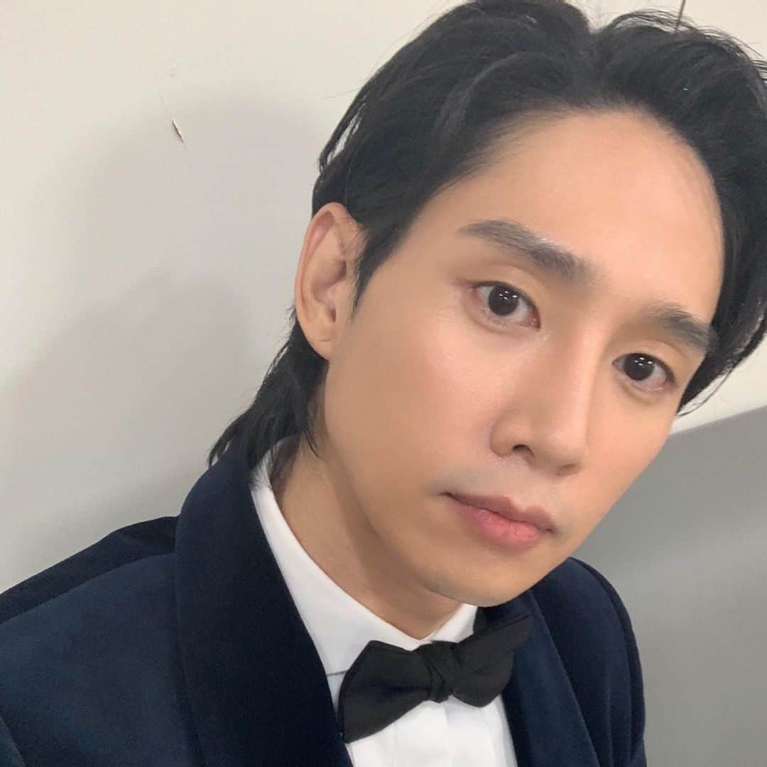 パク・ソンフンのインスタグラム：「황승기 감독님 문현경작가님 조웅감독님 최연수감독님 강병택 씨피님 이건준 센터장님 한주열 촬영감독님 백우정 촬영감독님 BH엔터테인먼트 손석우대표님 강정우 본부장님 이명훈팀장님 김서린팀장님 양유민실장님 스타일리스트 김기만실장님 에스휴 소라선생님 수진선생님 모두모두 감사합니다!!」