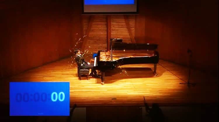 のインスタグラム：「Happy New Year! #NewYear #2021 #令和3年 #謹賀新年 #Silvesterconcert #CountDown #piano #concert #pianist #SteinwayArtist #MiyujiKaneko @shinsyukokusaiongakumura  #ジルベスターコンサート #カウントダウン #英雄ポロネーズ #ピアノ #ピアニスト #金子三勇士」