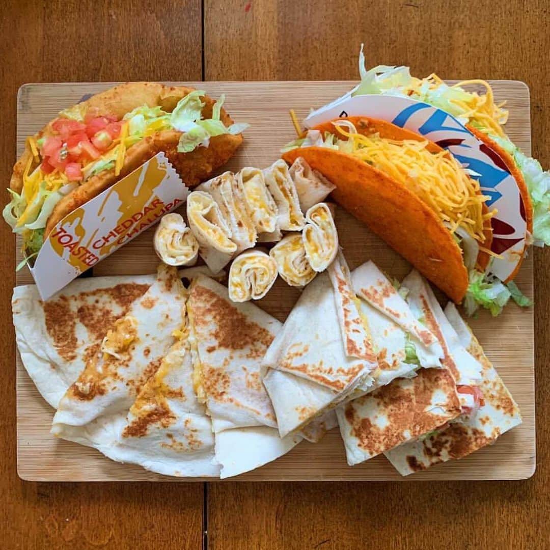 Taco Bellさんのインスタグラム写真 - (Taco BellInstagram)「When they ask you to bring the cheese plate...」1月1日 11時55分 - tacobell