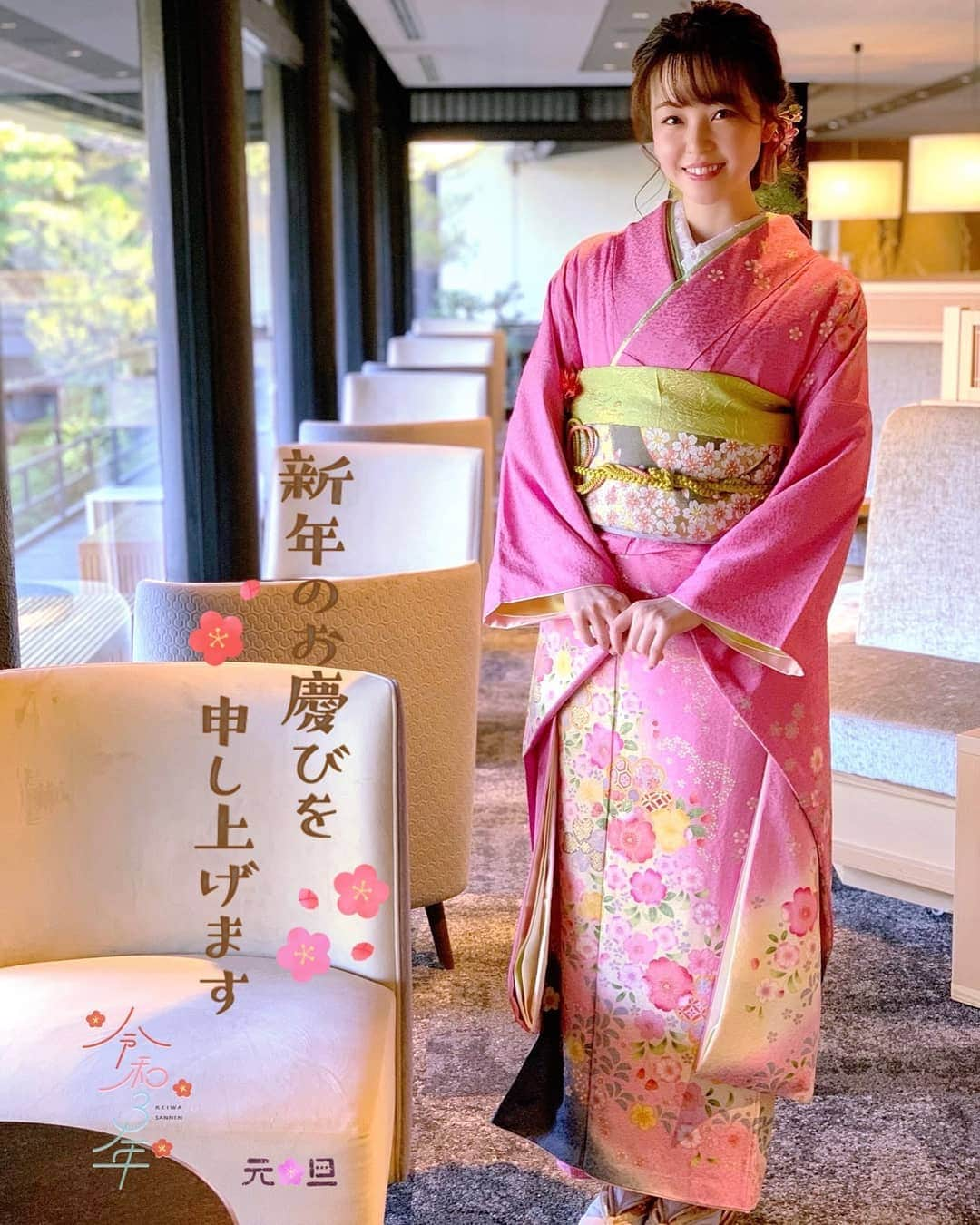 栗田萌のインスタグラム：「2021年🐮❤️ あけましておめでとうございます🎍🌅  今年も何より健康第一で😊お互いにね！ 心身ともに健康でいられるよう、心に耳を傾け自分を大切に。 より一層自分と向き合いながらも、感謝の気持ちを形にできるよう精進して参ります。  皆様がお健やかで幸多き年となりますように💕 本年も宜しくお願い申し上げます。 #2021年 #happynewyear 🐮🌽 #くりもえ #栗田萌」