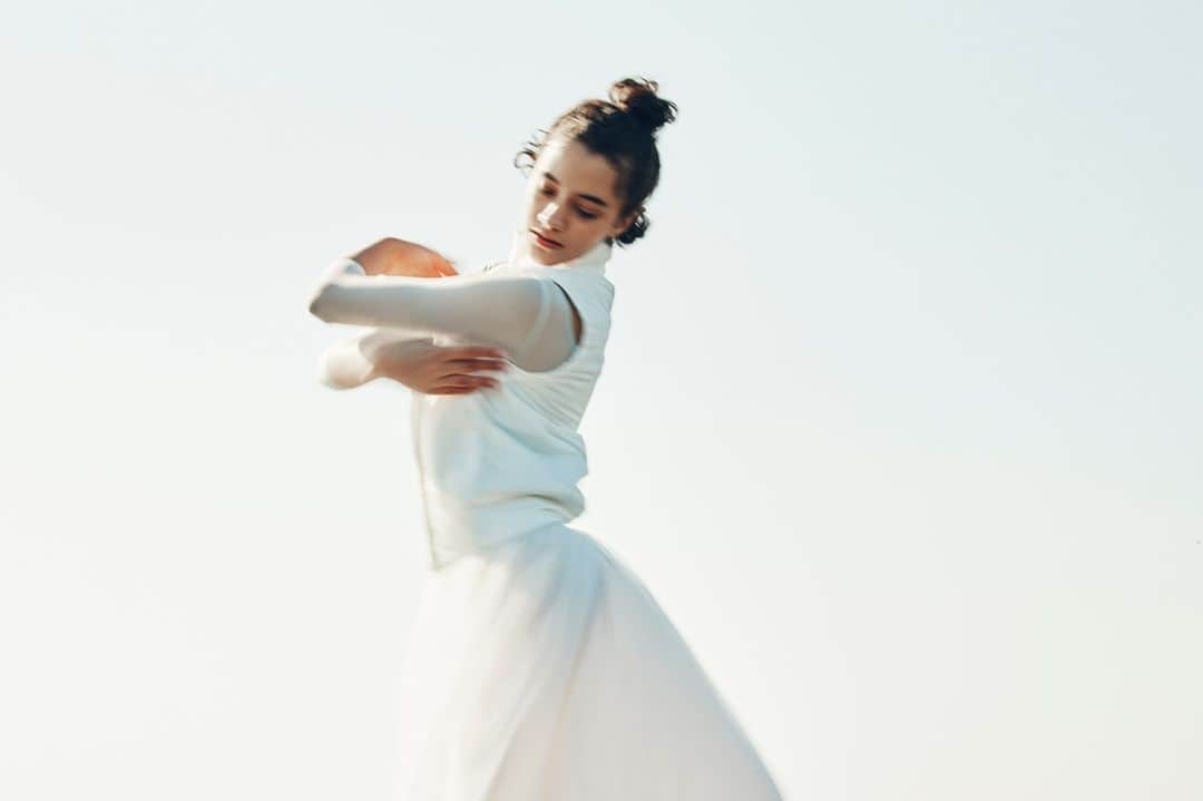DANSKIN Japanのインスタグラム：「.⁠ Happy New Year 2021!⁠ ⁠ あなたにとってすてきな1年になりますように。⁠ 2021年も健やかに、しなやかに。⁠ ⁠ ⁠ DANSKIN 2021 Spring & Summer⁠ "THE LAKE OF SWAN"⁠ ⁠ ⁠ #danskin #danskinjapan #ダンスキン #しなやかに生きる」