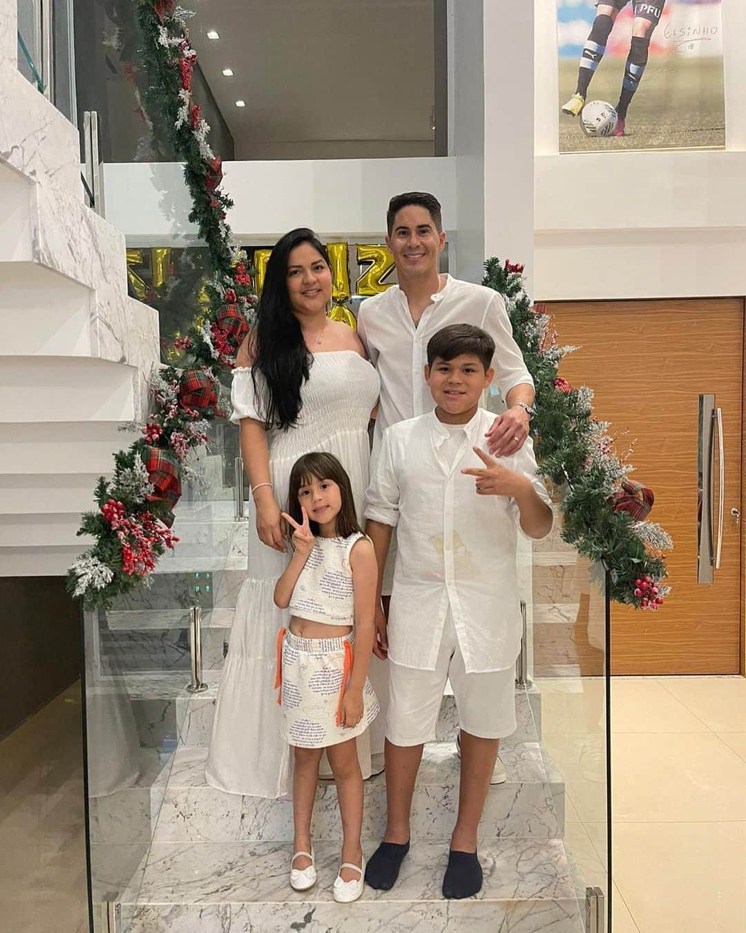 エウシーニョさんのインスタグラム写真 - (エウシーニョInstagram)「Que o nosso ano novo comece sendo abençoado por Deus. Que 2021 venha com paz, harmonia e curas para o corpo e para a alma de todos nós. Chegamos aqui, obrigado meu Deus! 🎆」1月1日 12時00分 - elsinhoajj