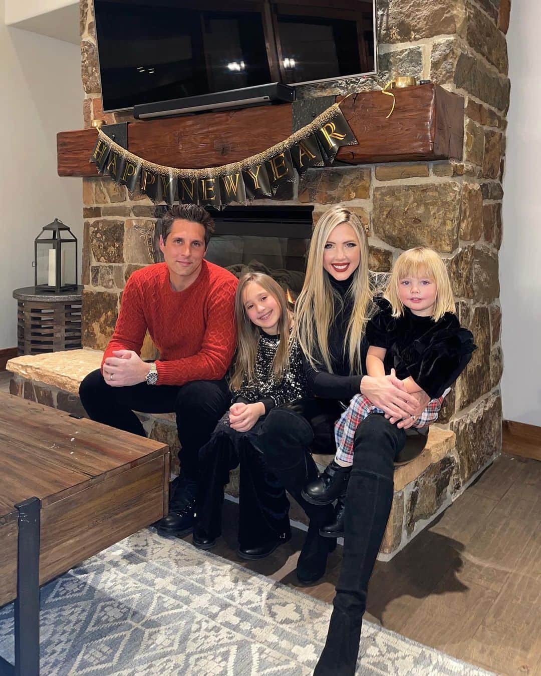 Sascha Barbozaのインスタグラム：「Mi todo en una foto✨  feliz año a todos!!!」