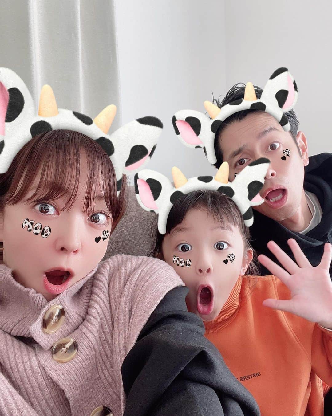 EMIのインスタグラム：「⭐︎ あけましておめでとうございます🎍 今年も今自分に出来る事を精一杯頑張るのみ‼️ 皆様2021年もどうぞ宜しくお願い致します☺️ #20210101」