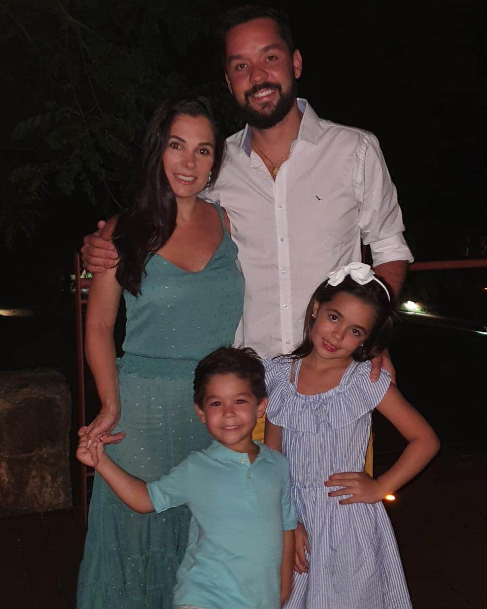 ウィリアム・アルジョナのインスタグラム：「Feliz ano novo da família Franco Arjona!!!」