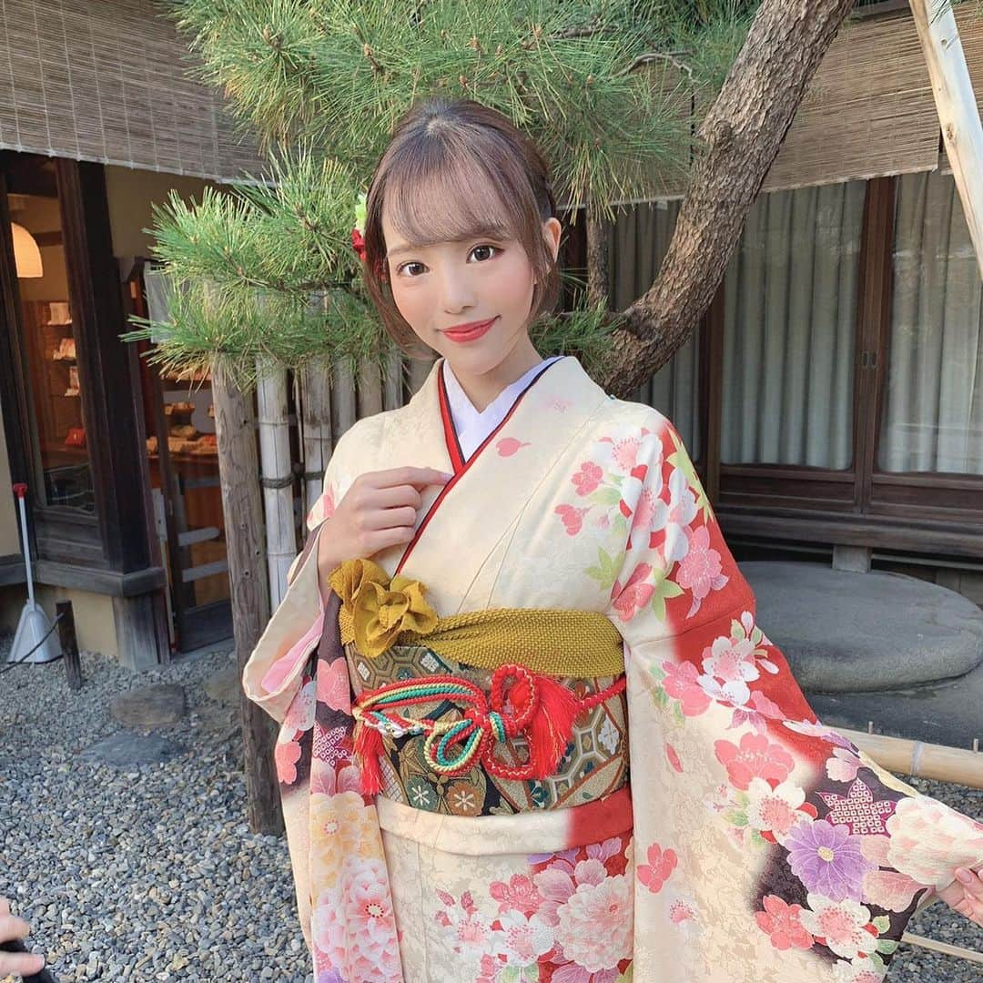 涼美ほのか（君色花音）のインスタグラム：「あけましておめでとう👼🏼🏹💓 今年もよろしくお願いします🎶  #写真#photo#エモい#av女優#av#japan#discovertokyo#自撮り#粉我#时装#漂亮#化妝品#좋아요#팔로우#아웃핏#패션#머리스타그램#메이크#전신샷#오늘의훈녀#振袖#振袖ヘア」