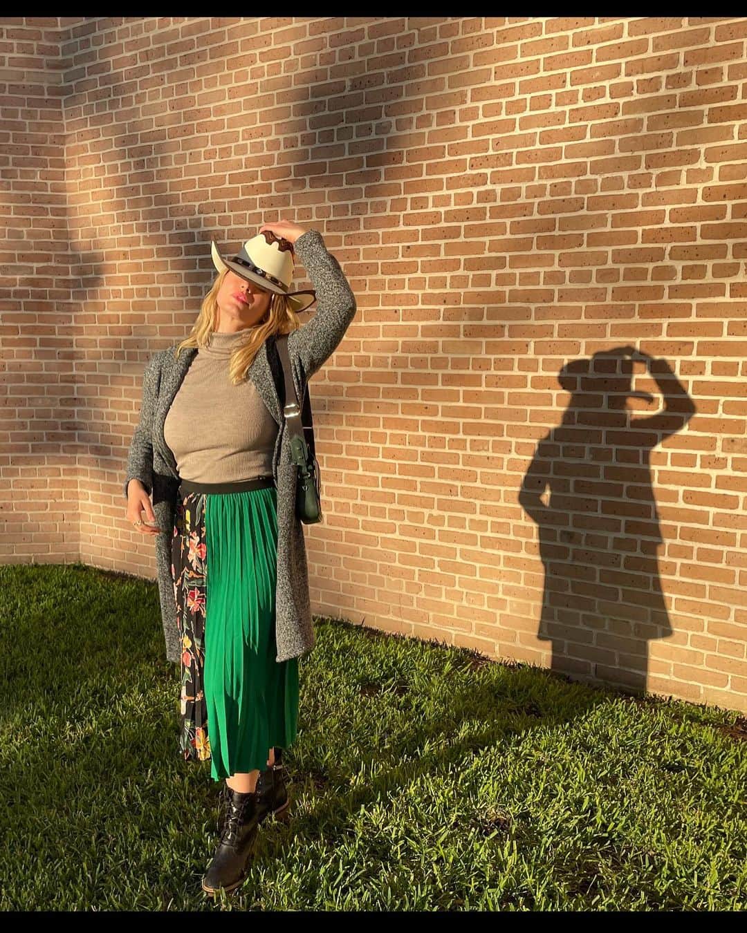 のインスタグラム：「Bye 👋🏻 2020. Here’s looking at you 2021.」