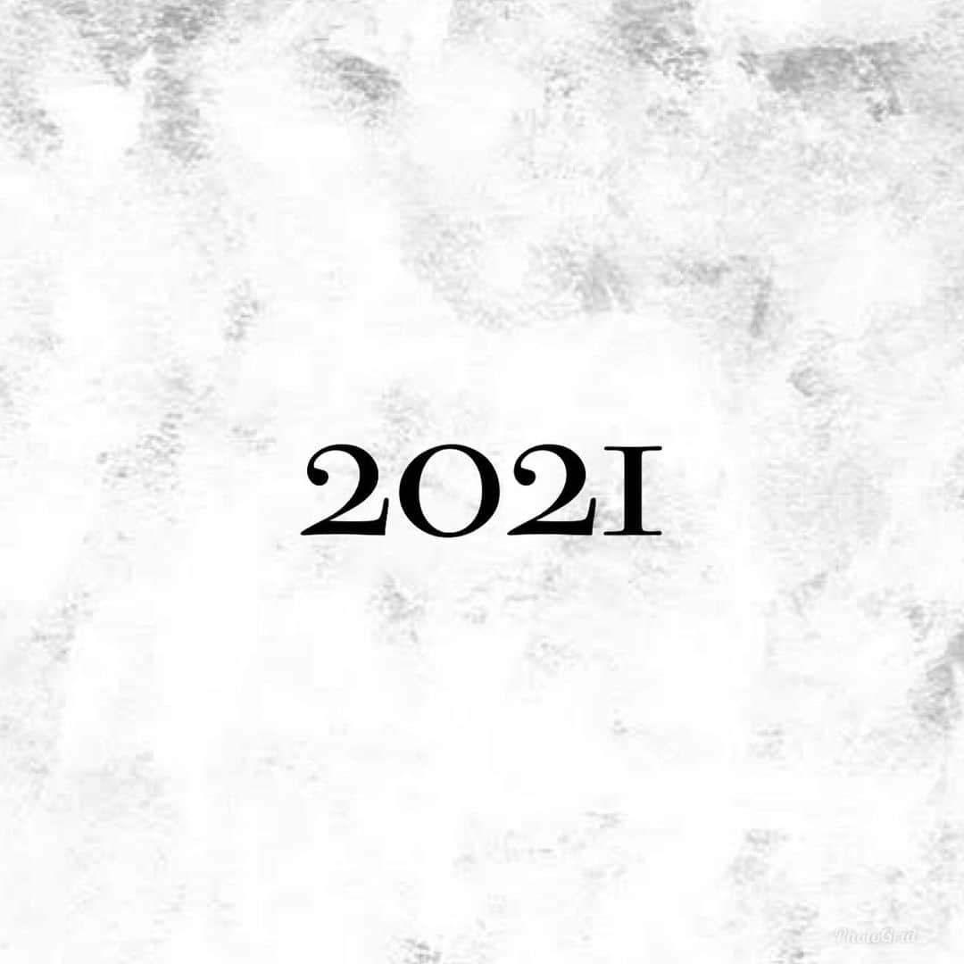 勝田梨乃さんのインスタグラム写真 - (勝田梨乃Instagram)「﻿ ﻿ 新年あけましておめでとうございます。﻿ ﻿ 1日も早くコロナが終息する年になりますように。﻿ 皆様の健康とご多幸を心よりお祈りしています🙏🏻❤️﻿ ﻿ 本年もどうぞ宜しくお願い致します🎍﻿ ﻿ Wishing you a happy New Year!! May 2021 be a happy and great year for you💋」1月1日 12時26分 - rino_katsuta