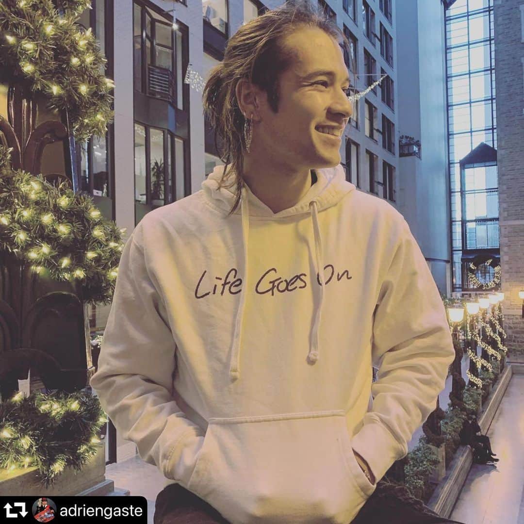 allkpopTHESHOPさんのインスタグラム写真 - (allkpopTHESHOPInstagram)「#repost @adriengaste ・・・ It may have been a crappy year. But life goes on. So no matter what. Keep smiling. 😁 Happy New Year everyone. 🥳  Top : Life Goes On Hoodie on @allkpoptheshop   📸 : @od_leo   #lifegoeson #happynewyear」1月1日 12時37分 - allkpoptheshop
