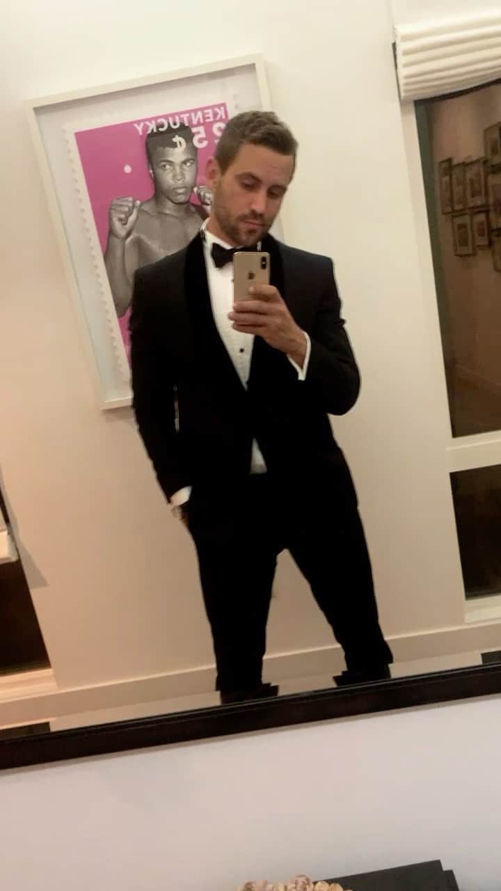 ニック・ビオールのインスタグラム：「Greeting 2021 in style. Happy New Year! Stay safe ❤️」