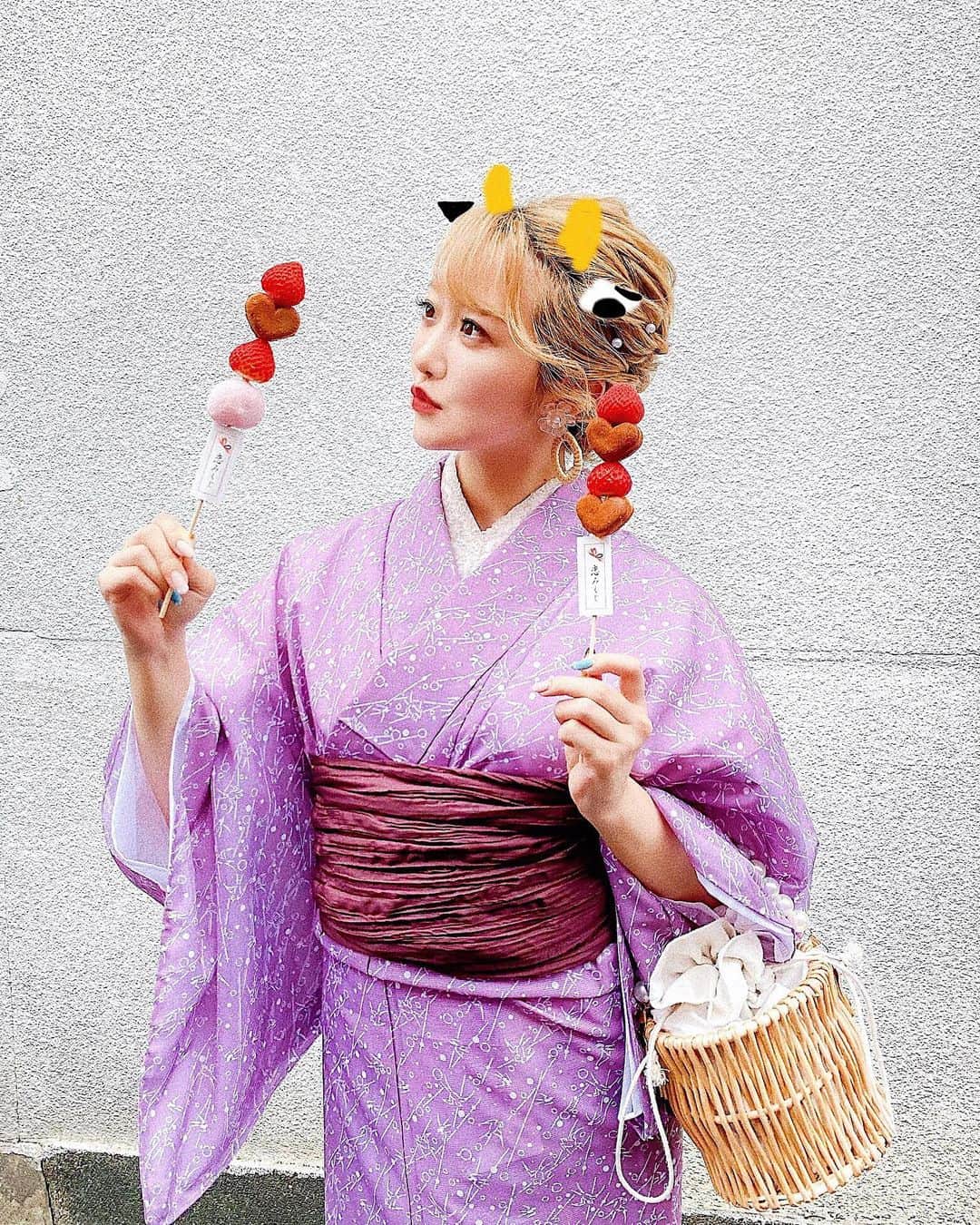 のインスタグラム：「🧧🐮⛩﻿ 　　﻿ ﻿ あけましておめでとうございます🙇‍♀️💕﻿ 起きてテレビつけたらすごく新年感じた！笑﻿ ﻿ ﻿ ﻿ 昨年は環境を変えて、いい意味で﻿ また違う自分を見つけることができました👀✨﻿ 今年も止まることなく﻿ 私のままで進んでいけたらと思います！﻿ ﻿ 細かな目標は手帳と睨めっこしながら﻿ この後決めていくよ🧐📚✏️🔥﻿ いつもは実家でやっていたことだから﻿ なんか不思議な感じだなー😌💫💭﻿ ﻿ ﻿ ﻿ おせちも食べたし、﻿ いい一年にする気満々😌🔥﻿ ちゃんとメイクして﻿ 新年のお散歩してこよう🚶‍♀️💨﻿ ﻿ 2021年もどうぞよろしくお願い致します💘﻿ 𓂃 𓈒𓏸 ‎𓂃 𓈒𓏸 ‎𓂃 𓈒𓏸 ‎𓂃 𓈒𓏸 ‎𓂃 𓈒﻿ #中島姉妹 👭#新年のご挨拶」