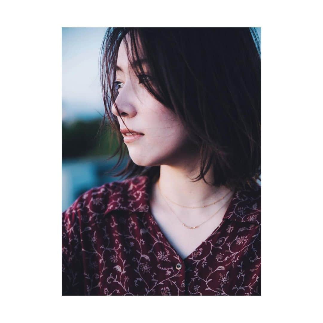徳永えりのインスタグラム：「... 新年あけましておめでとうございます🎍 今年も自分の心地良いことに耳を傾け、 見つめる未来が明るく豊かなものであるよう、 今できる精一杯を重ねていきたいと思います🌱🌏 たくさん、笑いましょうね。 本年もよろしくお願い致します😌  2021.1.1 徳永えり」