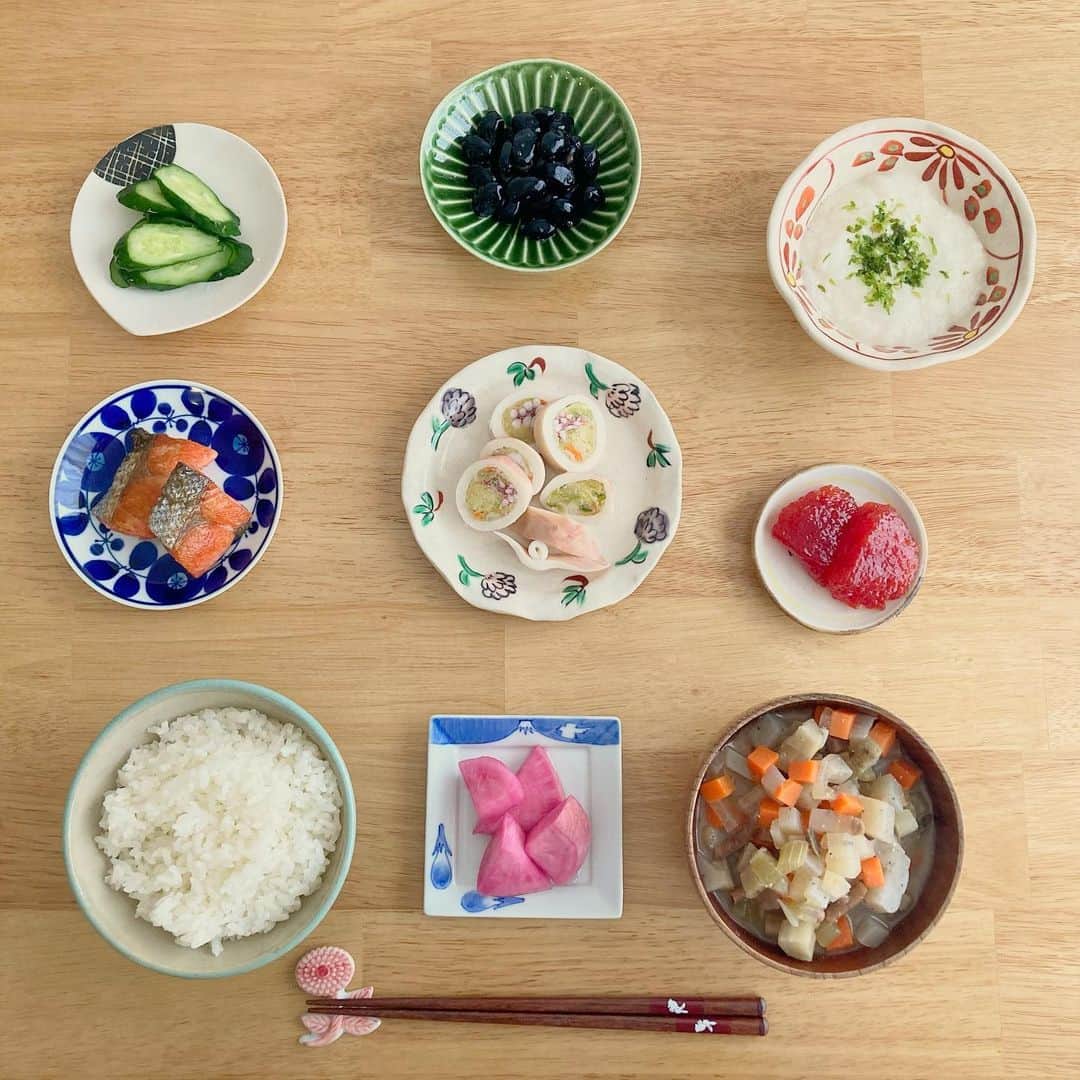 櫛引彩香のインスタグラム：「あけましておめでとうございます🌅 みなさんにとって、笑顔たくさんの一年になりますように。 わたしはまず筋子で笑顔になっています。ぐふふ。 今年もよろしくお願いします♪ 2021 元旦 櫛引彩香 #ビキコのごはん」