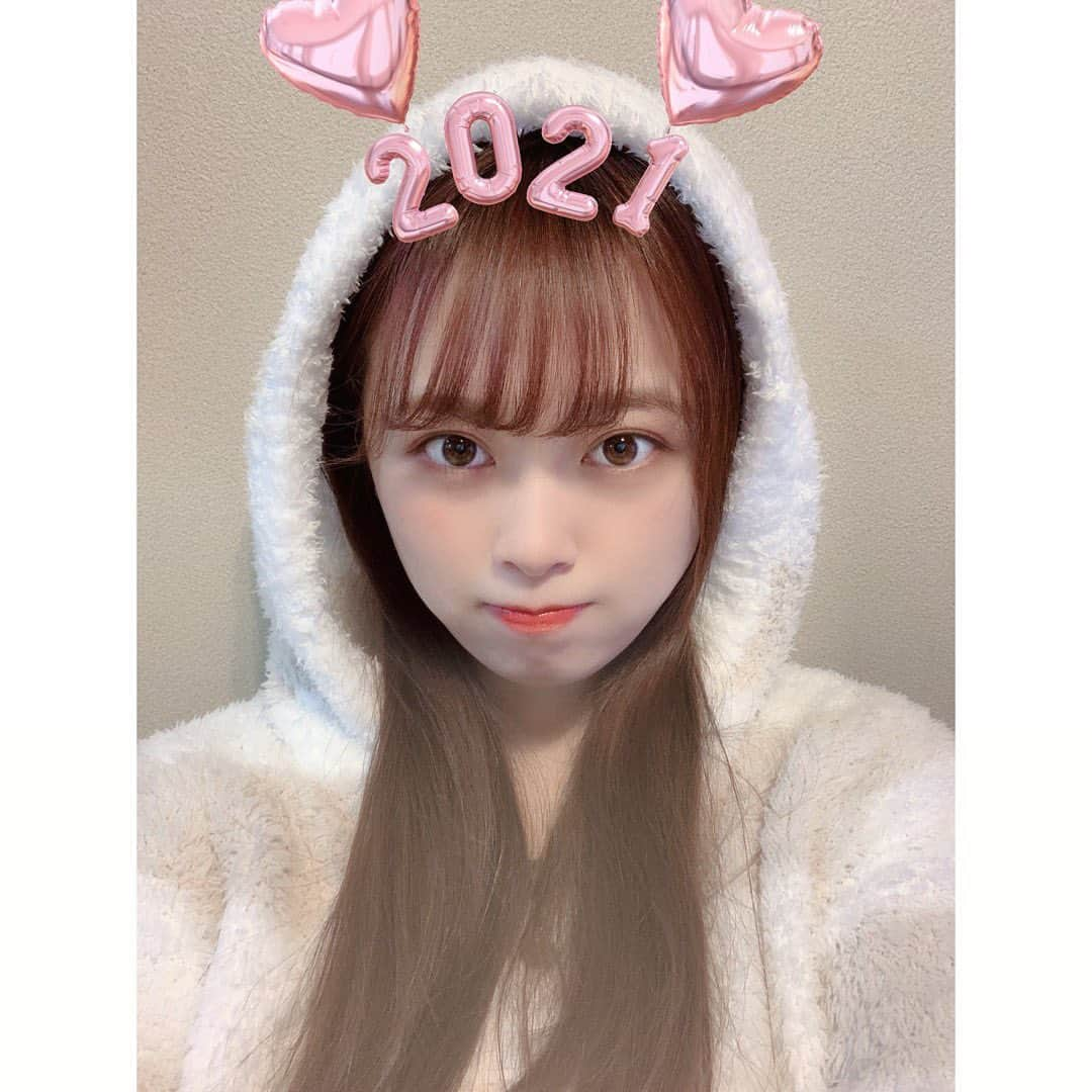 我妻美月のインスタグラム：「あけましておめでとう🦋 ． ． #2021 #🐄」