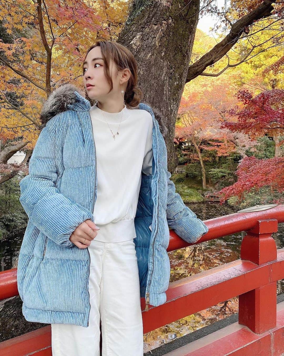 利水翔のインスタグラム：「. .  🌅新年あけまして﻿ おめでとうございます⛩🎍﻿ ﻿ ﻿ ﻿ 改めて2020年﻿ ありがとうございました🐭''﻿ ﻿ ﻿ ﻿ 2020年は環境が一変し、﻿ 自分自身と向き合う時間が増え💭﻿ ﻿ 向き合う中で考え方が変わったり、﻿ 新しい気づきなど、沢山の学びがありました😮﻿ ﻿ そして、 今まで当たり前に出来ていた事が 出来なくなって﻿しまい🤨 不便に感じる事もありましたが﻿ ﻿  小さな幸せ🍀や﻿ ありがとうございます🤲を﻿ いーーーっぱい﻿ 見つける事ができました！😘﻿ ﻿ ﻿ ﻿ ﻿ 2021年も🐮﻿ ありがとうございます﻿ の気持ちを大切に頑張ります✨﻿ ﻿ ﻿ 皆様にとって笑顔溢れる﻿素敵な1年になります様に！！﻿ ﻿ ﻿ 本年もどうぞよろしくお願い致します🤲﻿  ﻿ ﻿ ﻿ ﻿ ﻿ ﻿ ﻿ #enjoy #smile﻿ #ootd #happy﻿ #fishing #angler﻿ #selfie  #fation ﻿ #鶴岡八幡宮﻿ #冬 #釣り#ツリジョ ﻿ #コーディネート #offshot﻿ #釣りガール #利水つばさ#私服﻿ #ファインダー越しの私の世界﻿」