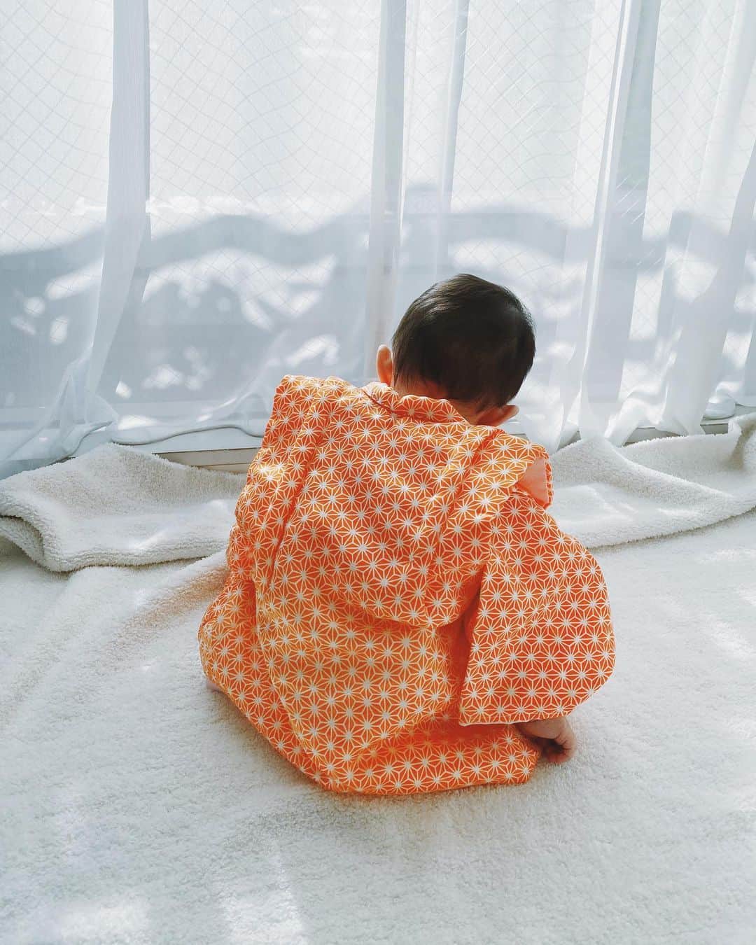 篠田麻里子さんのインスタグラム写真 - (篠田麻里子Instagram)「あけましておめでとうございます🎍⛩2021年も🐮モー烈に楽しんでいきましょう😍🤲  私の34年越しのお着物♡親子二代で着てみました❤︎  今年も素敵な一年になりますように良いお年を☺️🎍  #2021#新年#親子コーデ #着物コーディネート」1月1日 12時47分 - shinodamariko3