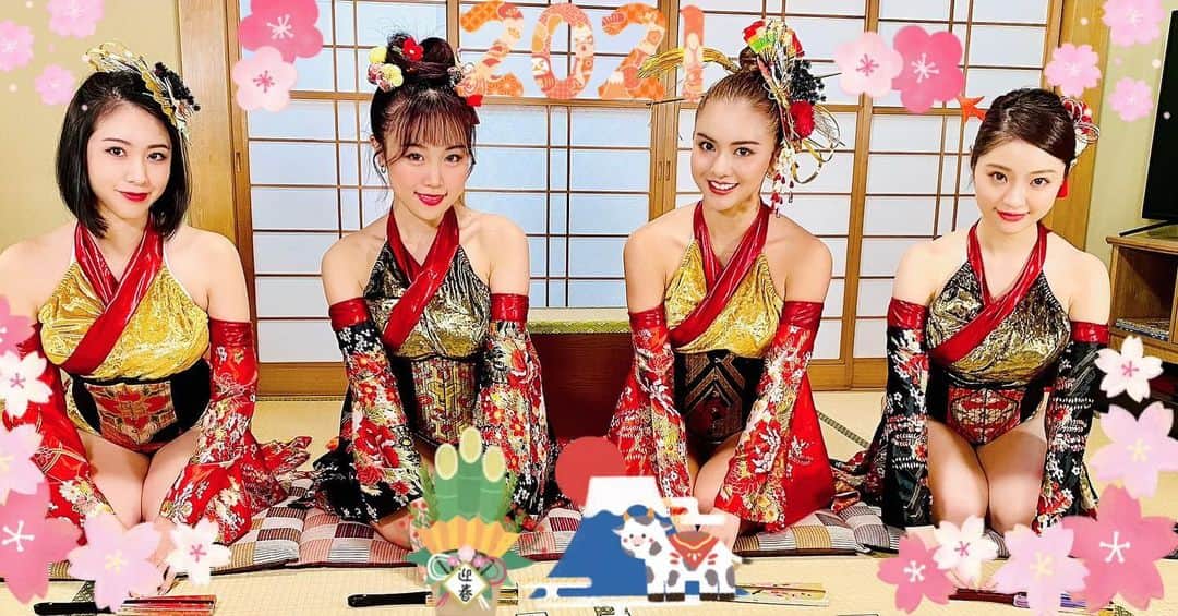 CYBERJAPAN Staffのインスタグラム：「2021年、あけましておめでとうおめでとうございます㊗️🎍  まだまだ世の中は大変な状況ではありますが、今年もYouTube公式にて、どんどん面白く明るい動画を提供出来るよう頑張って行きたいと思います❗️  今年もよろしくお願いします！  写真は、今夜7時、アップされる新動画の写真です！ お楽しみに‼️🌸🌸🌸  #cyberjapan  #サイバージャパン #サイバージャパンダンサーズ #2021 #あけましておめでとうございます  #happynewyear #newyear #お正月 #kimono #japanesegirl #japanese #着物 #kimonostyle」