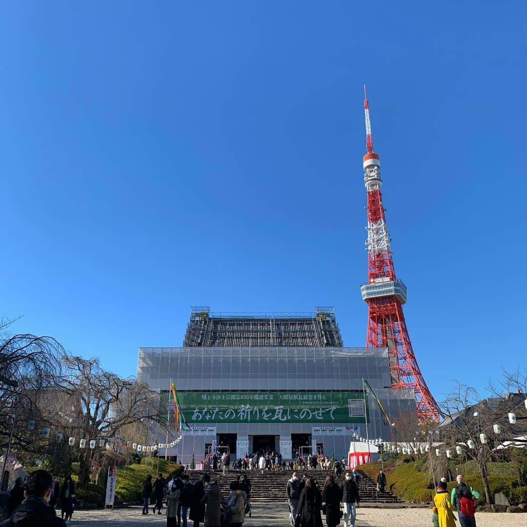 くろさんのインスタグラム写真 - (くろInstagram)「たわ！ 初詣2021🙏🏻 #tokyotower #東京タワー #zojoji #増上寺 #あなたの祈りを瓦にのせて  #初詣 #初詣2021 #令和3年初詣」1月1日 13時00分 - m6bmw