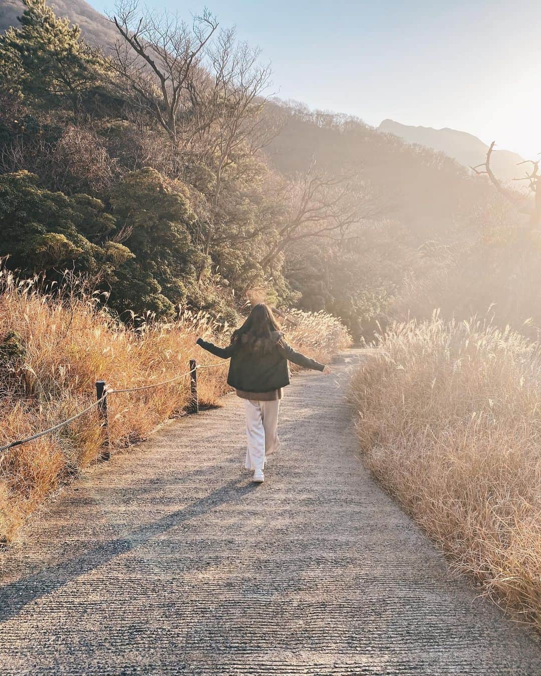 淡輪優希のインスタグラム：「あけましておめでとうございます！ 2021年も私らしく、私達らしく、支え合って頑張っていきます。皆さまよろしくお願い致します。 . 今年は筋トレ再開するぞーーー✊‼︎」