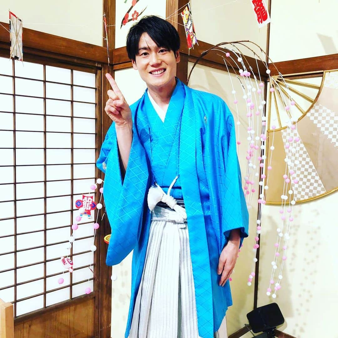 上重聡さんのインスタグラム写真 - (上重聡Instagram)「明けましておめでとう御座います🎍 本年も宜しくお願い致します❗️ 「新春シューイチ」ご覧頂きありがとうございました♪ 明日は箱根駅伝🏃‍♂️3年連続で3号車実況を担当致します🎤 選手達の熱い走りに負けないよう、精一杯実況致します❗️  #新春シューイチ #中島芽生　#河出奈都美 #安村アナウンサーはヘリコプター中継 #箱根駅伝」1月1日 13時23分 - satoshi18kamishige