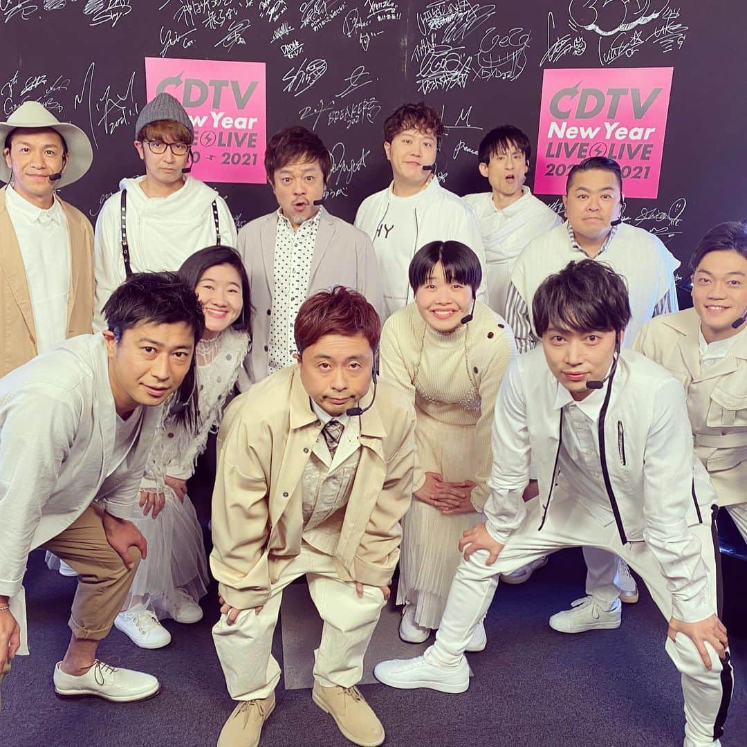 松谷賢示のインスタグラム：「明けましておめでとうございます🎍 CDTVありがとございました！ . #吉本坂46 #CDTV #2020 #2021 #TBS #お正月 #ストレイシープ #straysheep  #ケンBOY #本年も宜しくお願い致します」